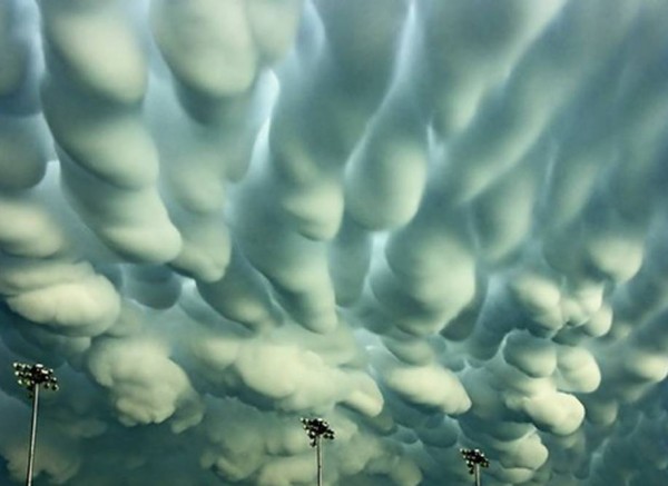 mammatus clouds