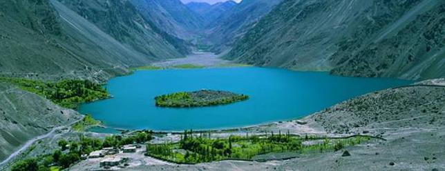 Kachura Lake